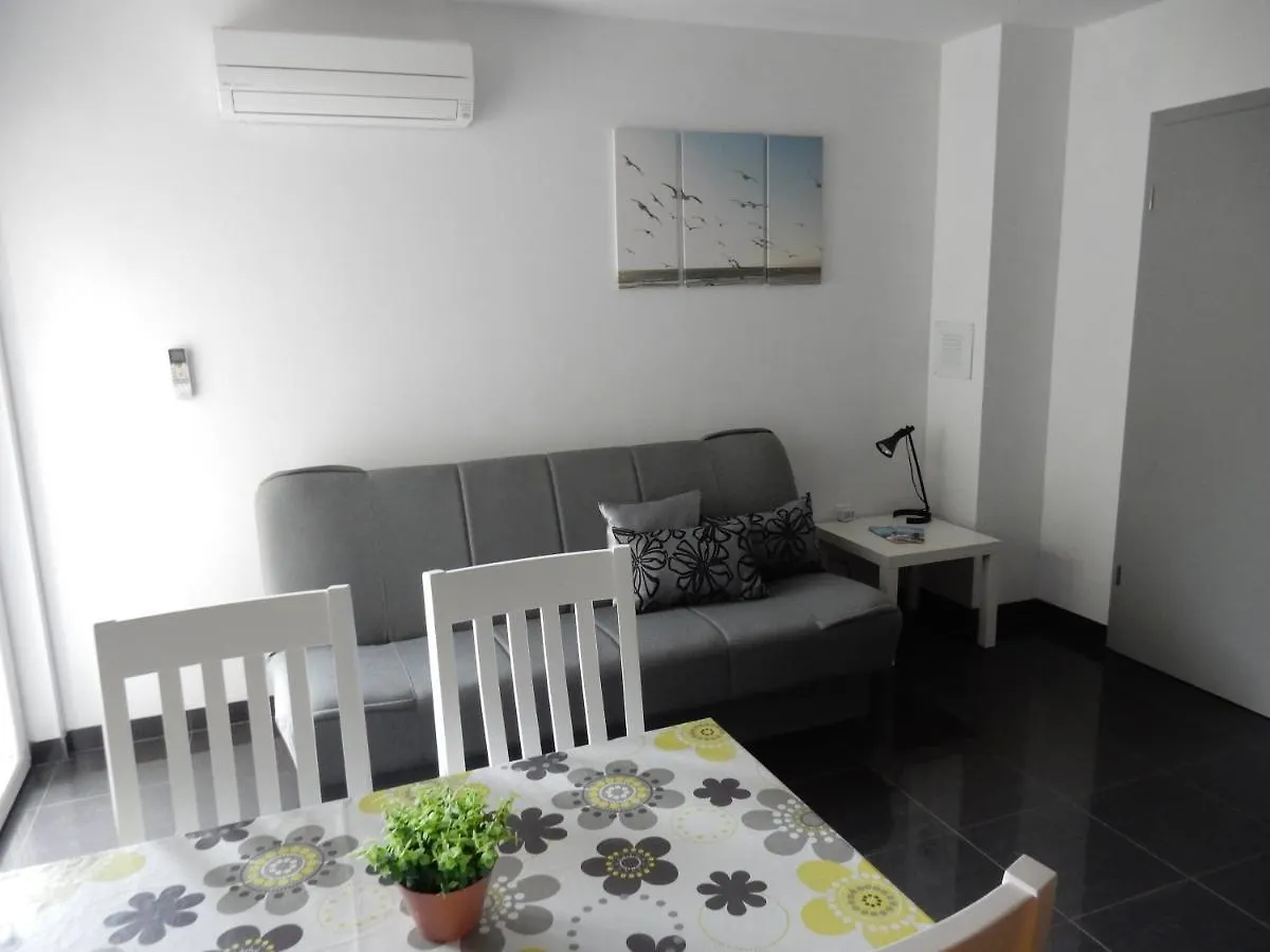 Apartments Ina Medolino